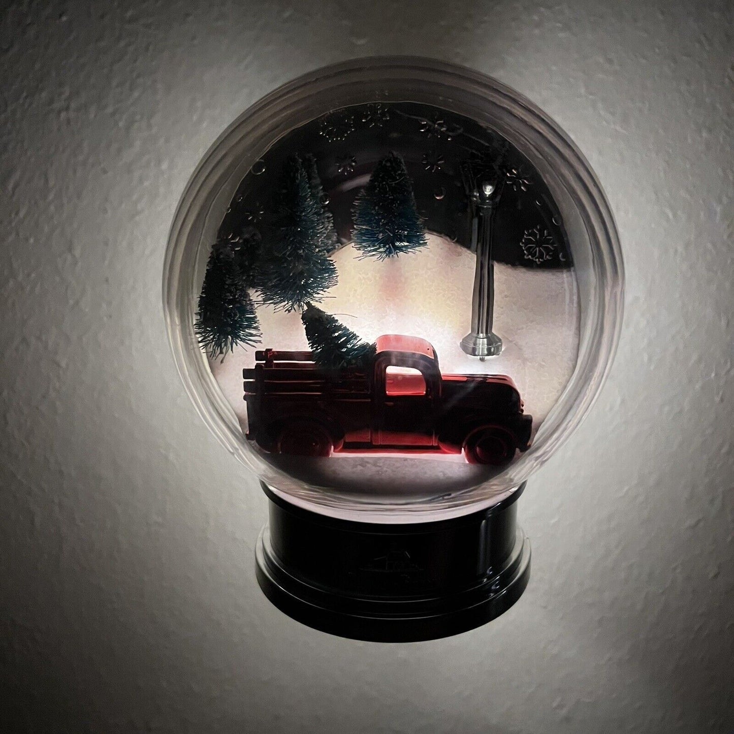 Bath & Body Works Red Truck Globe Wallflower Plug Nightlight Winter