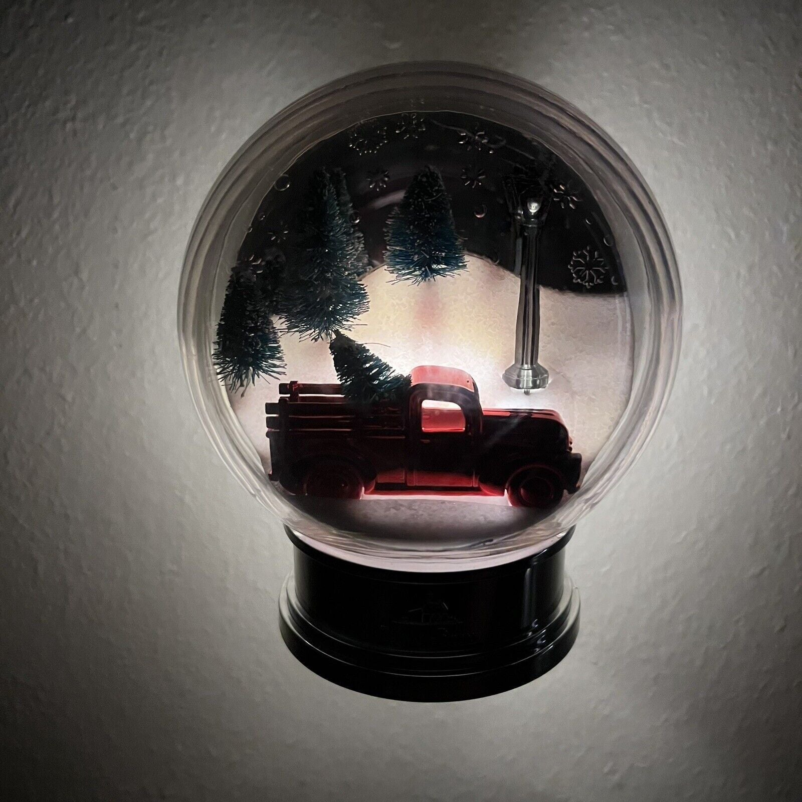Bath & Body Works Red Truck Globe Wallflower Plug Nightlight Winter 