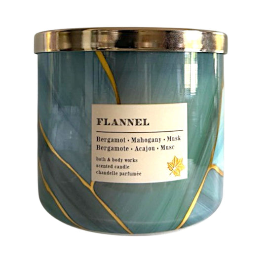 Flannel Scented Candle With Bergamot, Mahogany And Musk